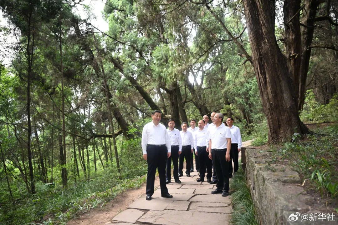 省委常委会召开（扩大）聚会 专题转达学习习近平总书记来川视察主要指示精神