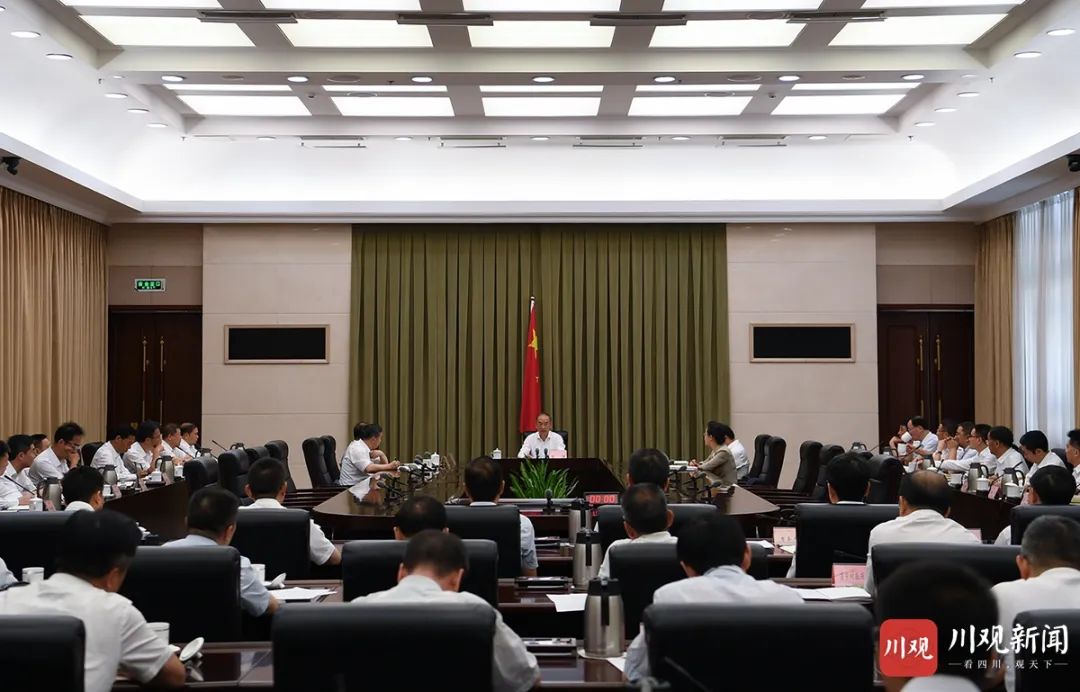 省政府召开党组（扩大）聚会 转达学习习近平总书记来川视察主要指示精神 研究安排省政府党组贯彻落执行动