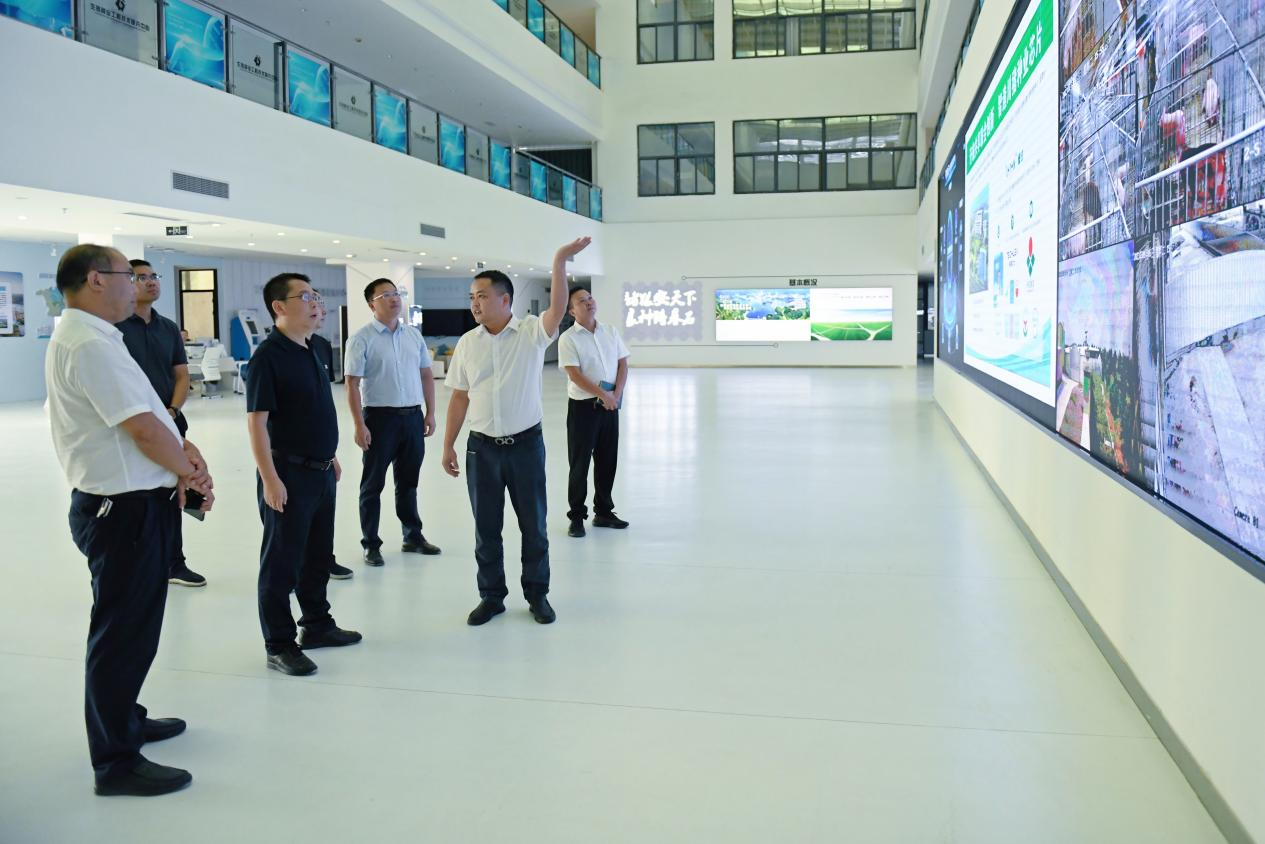 绵阳市副市长吴明禹调研川繁猪公司 1200头共享种公猪站运行情形