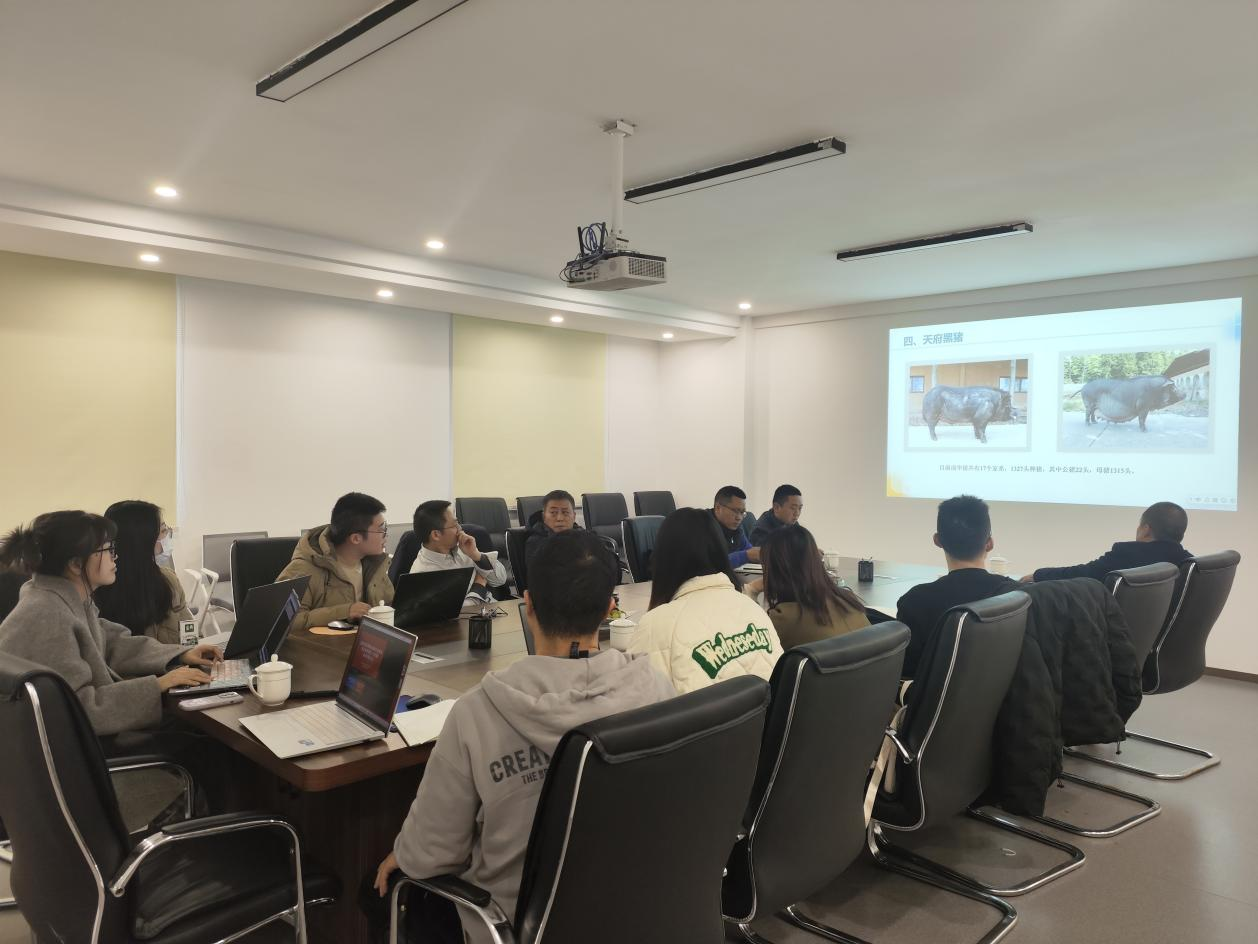 邛崃市嘉林生态农场赴蜀芯猪公司开展育种钻研交流.png