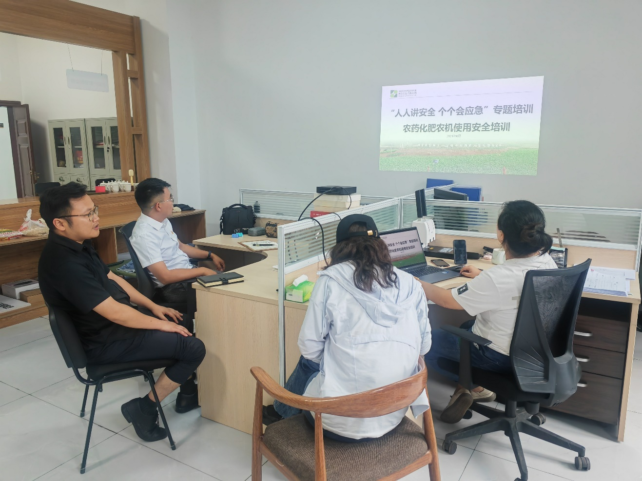 种芯农业组织开展“人人讲清静 个个会应急”专题培训.png