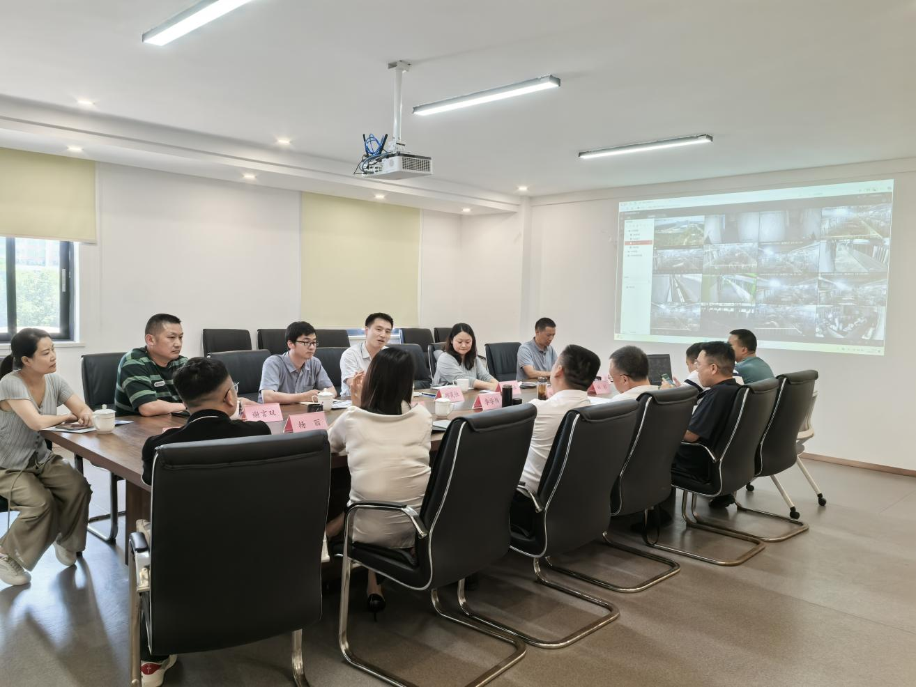 东方希望集团到川繁猪公司旅行交流