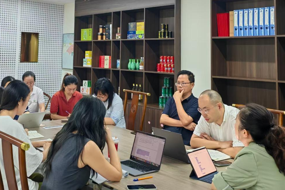 蜂业公司召开全员大会  转达集团青年员工座谈聚会精神